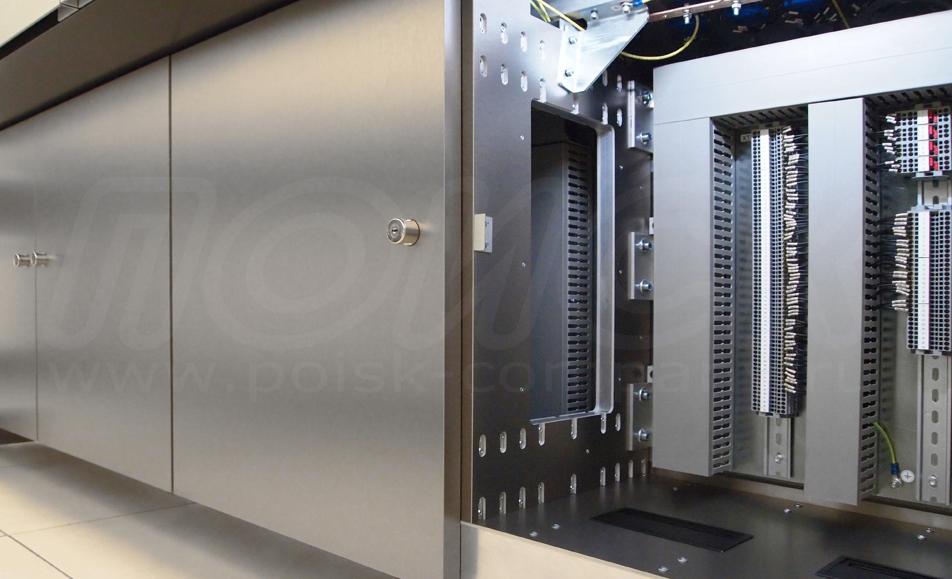 Напольные пульты управления